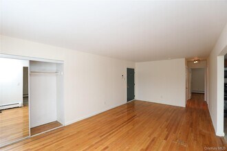 30 Lamb Ave in Saugerties, NY - Foto de edificio - Building Photo