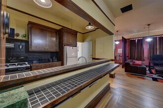 214 S Austin St in Brenham, TX - Building Photo - Building Photo