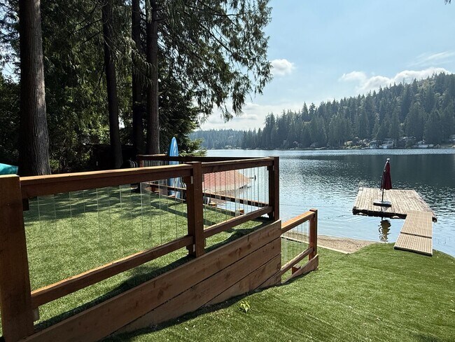 property at 609 SW Lake Roesiger Rd