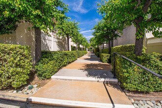 848 W Huntington Dr in Arcadia, CA - Building Photo - Building Photo