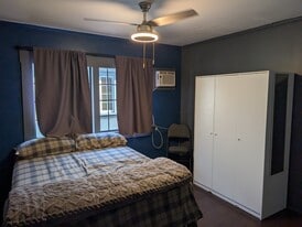 702 S Pine St, Unit Bedroom 1 in Anaheim, CA - Building Photo