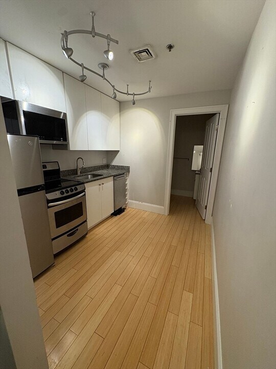 188 Cabot St in Beverly, MA - Building Photo