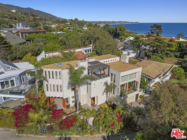 31851 Seafield Dr in Malibu, CA - Building Photo - Building Photo