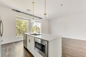 2103 Bennett Ave, Unit 50 in Dallas, TX - Building Photo - Building Photo