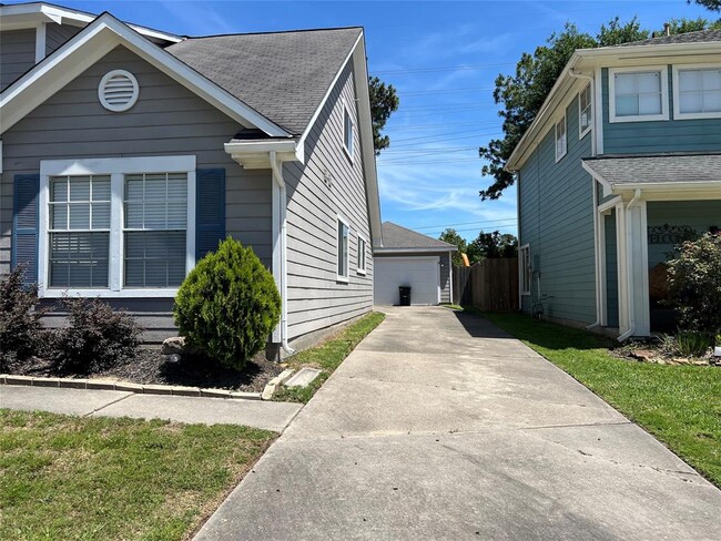 19106 Spruce Bough Ln in Humble, TX - Building Photo - Building Photo