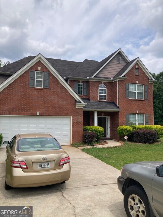 1013 Fellowship Rd in Fairburn, GA - Building Photo