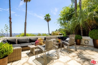 2249 Mountain Oak Dr in Los Angeles, CA - Building Photo - Building Photo