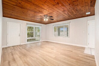 5305 Whiteway Dr in Tampa, FL - Building Photo - Building Photo