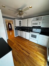 927 Jackson Ave in Lindenhurst, NY - Foto de edificio - Building Photo