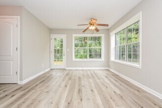 7624 McGillicuty Dr in Union City, GA - Building Photo - Building Photo