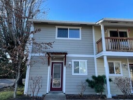 1706 Avalon Dr, Unit #11 in Hood River, OR - Building Photo