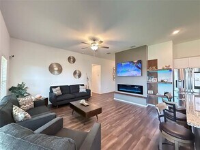 3903 Pioneer Dr in Heartland, TX - Foto de edificio - Building Photo