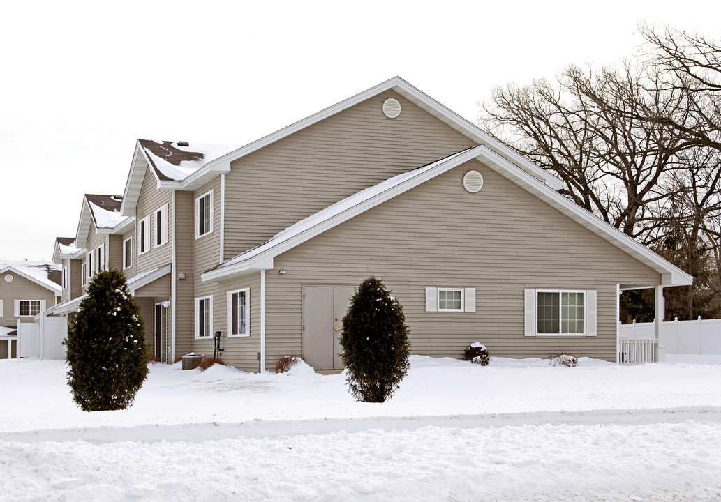 Oak Grove Townhomes in St. Cloud, MN - Building Photo