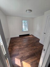 135 Willow St, Unit 1 in Meriden, CT - Building Photo - Building Photo