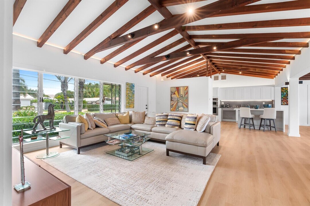 273 Tropic Dr in Lauderdale-by-the-Sea, FL - Building Photo
