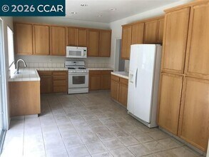 689 Apple Hill Dr in Brentwood, CA - Building Photo - Building Photo