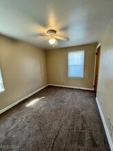 738 West St in Niles, OH - Foto de edificio - Building Photo