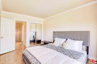 23916 De Ville Way-Unit -C in Malibu, CA - Foto de edificio - Building Photo