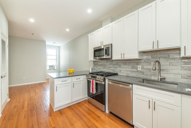 813 Park Ave in Hoboken, NJ - Building Photo - Building Photo
