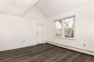 44 Ridge St, Unit 2 in Hastings On Hudson, NY - Foto de edificio - Building Photo
