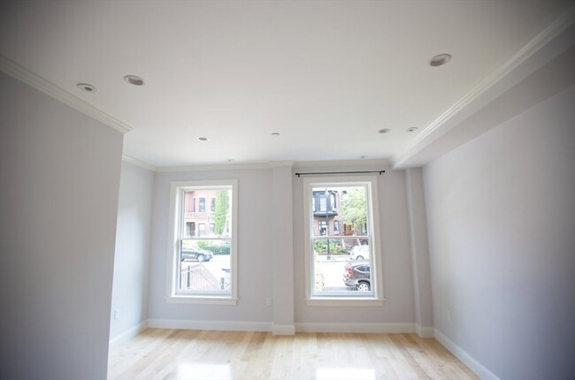 296 Beacon St, Unit #3 in Boston, MA - Building Photo - Building Photo