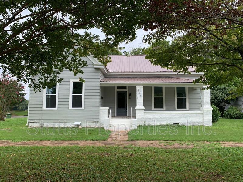 406 W 6th St in Tuscumbia, AL - Building Photo