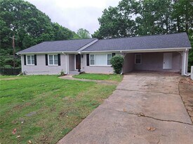 700 Lynn Cir SW in Atlanta, GA - Building Photo