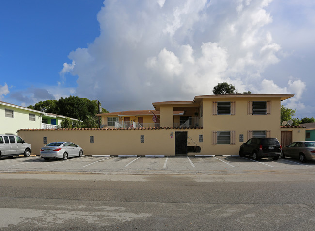 Spanish Manor in Wilton Manors, FL - Building Photo - Building Photo