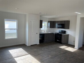 256 Rd 5138 in Cleveland, TX - Building Photo - Building Photo