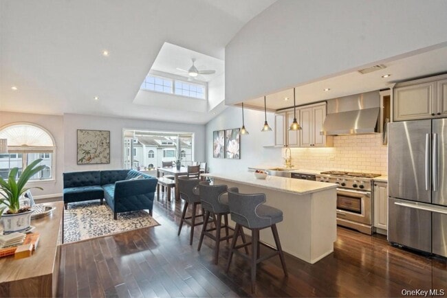 241-43 Oak Park Dr in Queens, NY - Foto de edificio - Building Photo