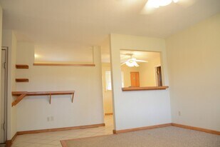 2035 Tecumseh Rd in Manhattan, KS - Building Photo