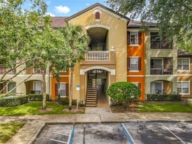 713 Crest Pines Dr in Orlando, FL - Building Photo