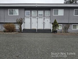 33900 Mayfair Ave in Abbotsford, BC - Building Photo