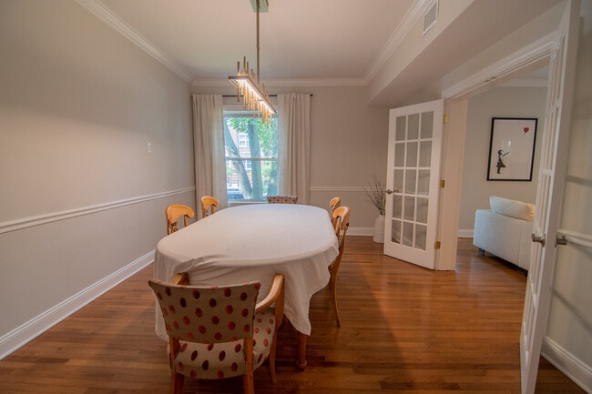 5811 N Winthrop Ave in Chicago, IL - Building Photo - Building Photo