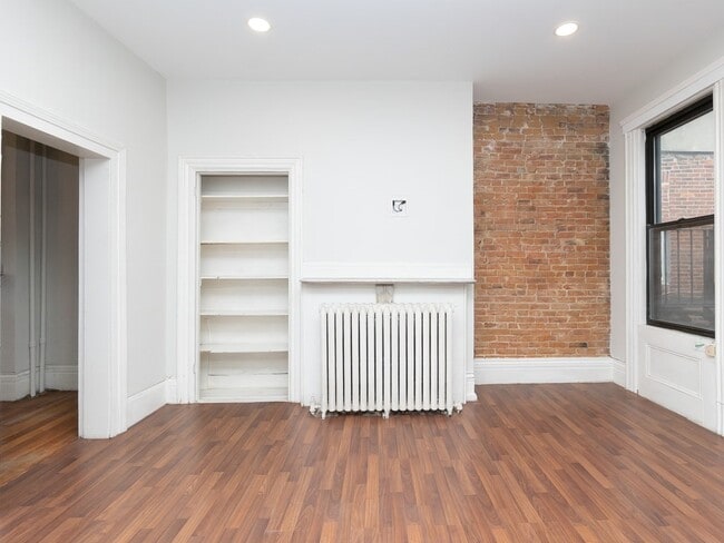 289 Meridian St, Unit #2 in Boston, MA - Foto de edificio - Building Photo