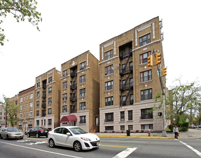 2670 John F Kennedy Blvd in Jersey City, NJ - Building Photo - Building Photo