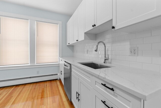 15 Romsey St, Unit 1 in Boston, MA - Building Photo - Building Photo
