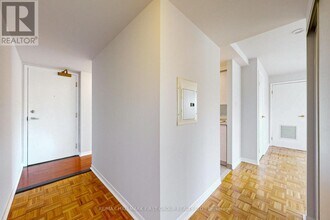 8 Oxford St in Toronto, ON - Building Photo - Building Photo