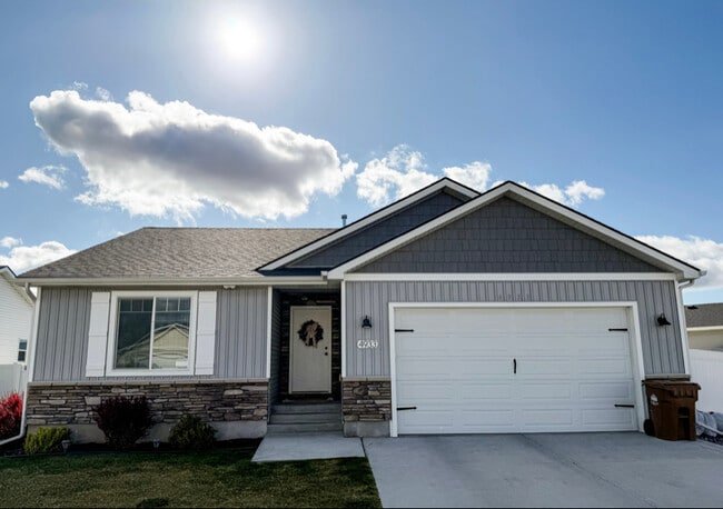 property at 4933 Wiltshire St