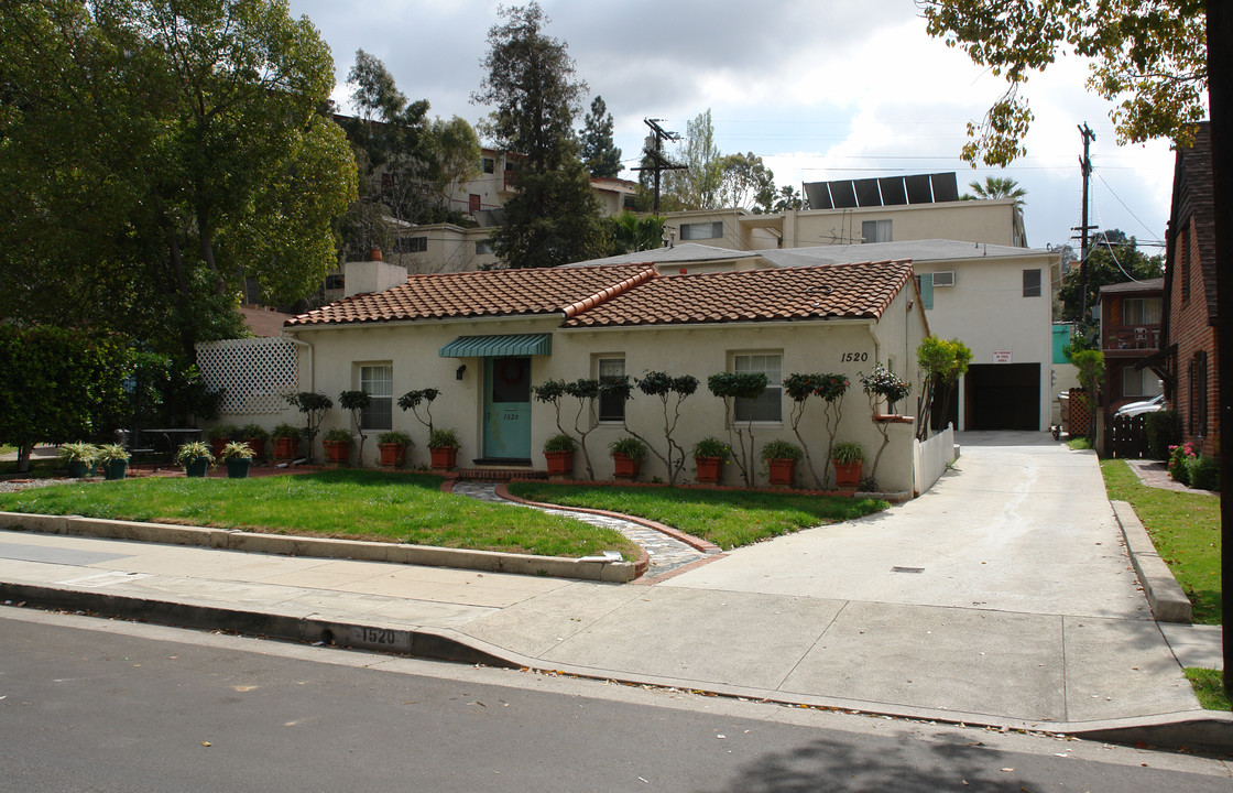 1520 E Maple St in Glendale, CA - Building Photo