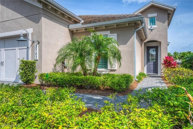 5743 Highbourne Dr in Naples, FL - Building Photo - Building Photo