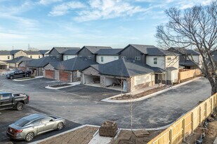 Copper Trail Townhomes in Owasso, OK - Building Photo
