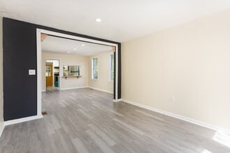 419 Pine Ln in Anniston, AL - Foto de edificio - Building Photo