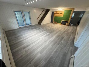 6 Serpentine Ln in Levittown, NY - Building Photo - Building Photo