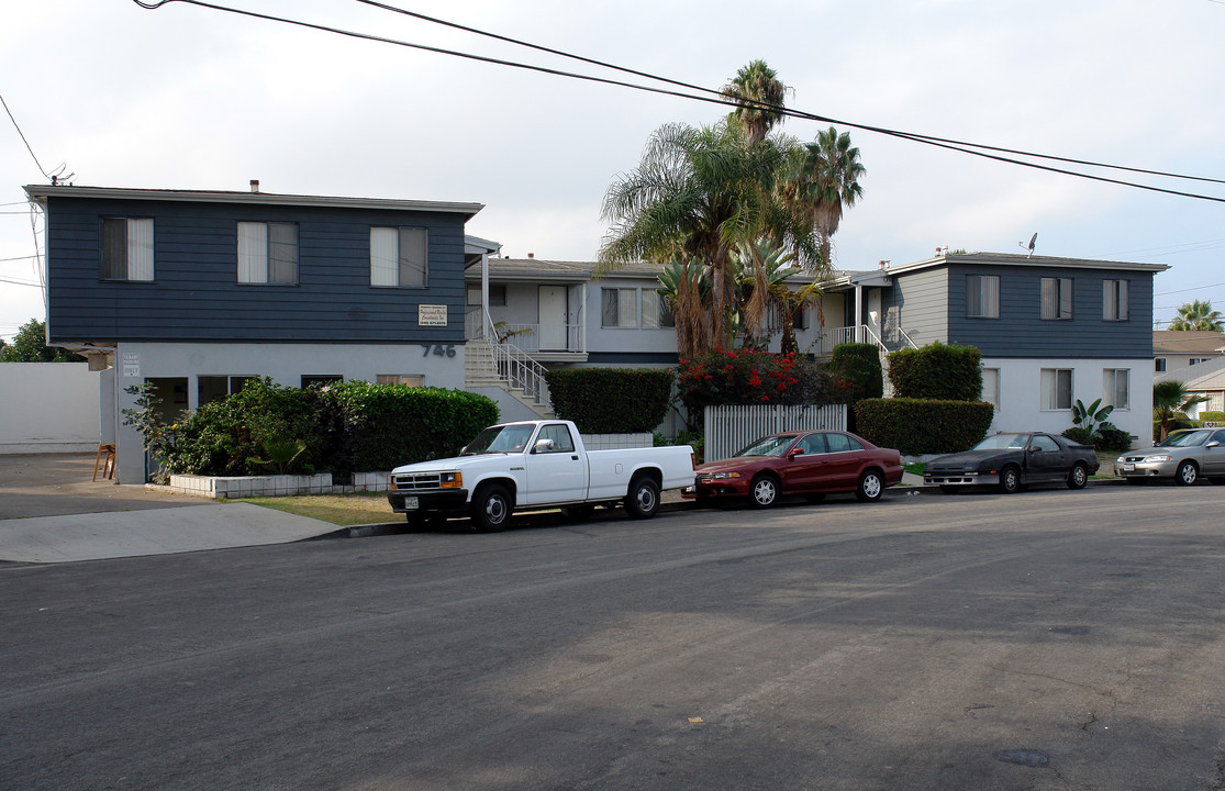 746 Cory Dr in Inglewood, CA - Foto de edificio