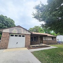 5916 Vernon Dr in Suffolk, VA - Building Photo