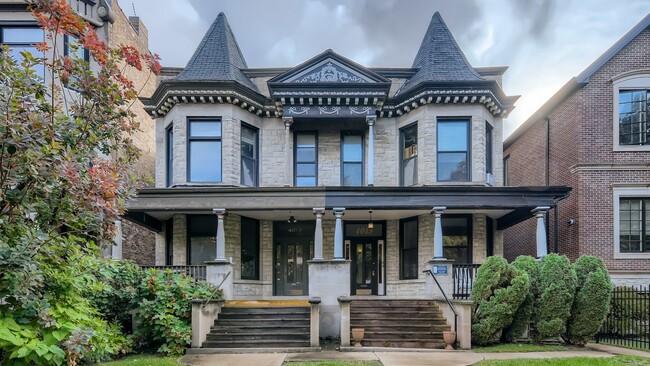 4053 N Greenview Ave