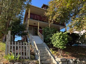 17 Lorne Rd, Unit 17 in Arlington, MA - Foto de edificio - Building Photo