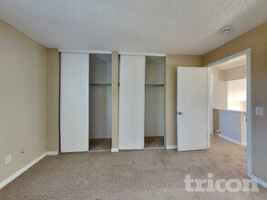 5045 S Ventura St in Aurora, CO - Foto de edificio - Building Photo