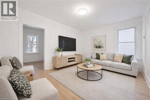 136 Paisley St in Guelph, ON - Building Photo